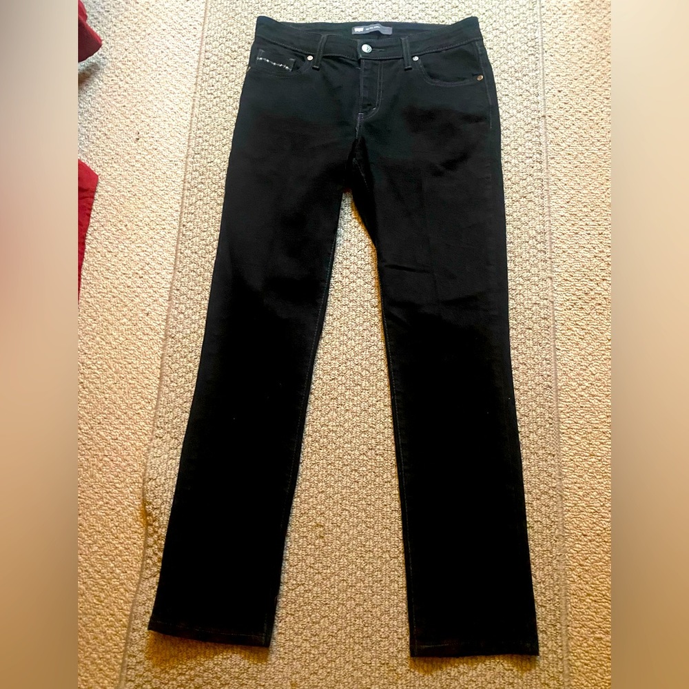 Levi’s mid-rise skinny black size 10M 30X32